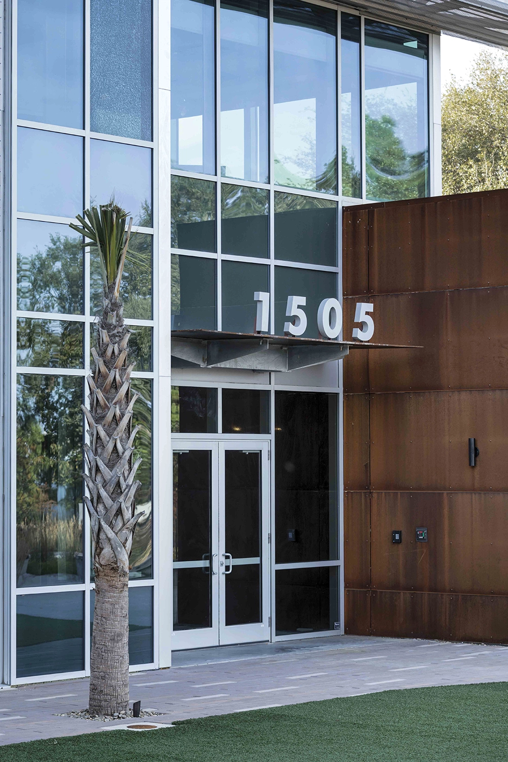 P-Exterior0006