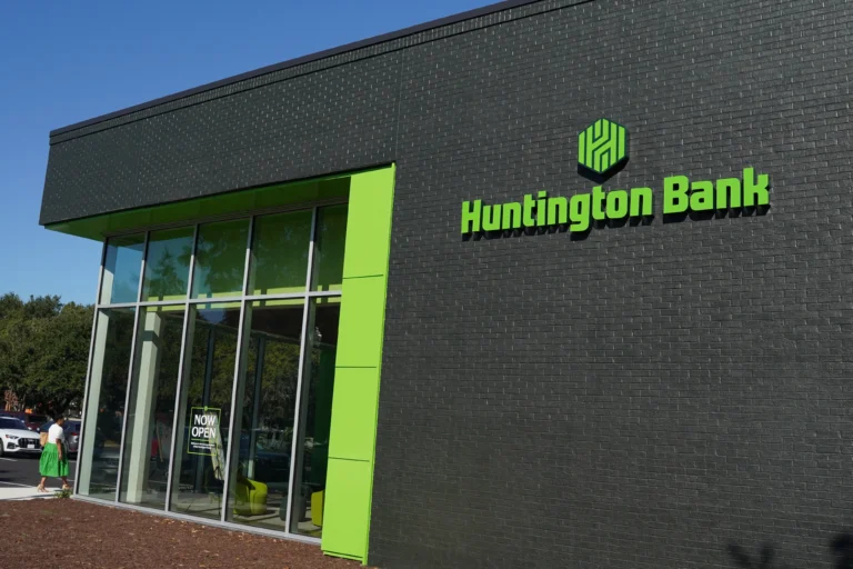 We're proud to celebrate the opening of Huntington Bank's newest branch at Mount Pleasant Towne Centre, bringing another valuable financial resource to the community.

This project was one of three Huntington Bank branches completed by the Trident Construction team this summer. Through the collaboration of our client, design partners, trade partners, and teammates, we were able to help bring Huntington's vision to life as they continue expanding their presence throughout the Carolinas. 

Congratulations to Huntington Bank on this exciting milestone, and thank you to everyone who played a role in making this project a success!

#huntingtonbank #charlestonconstruction #mtpleasant